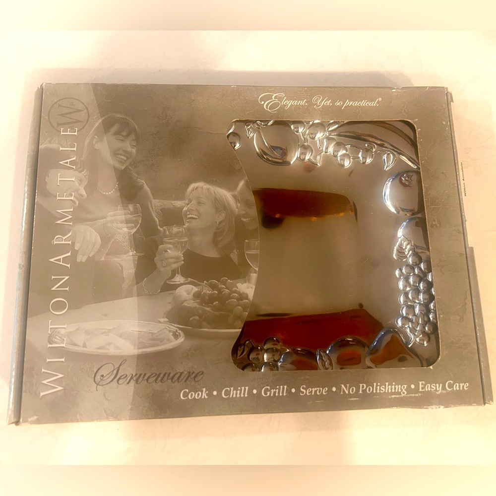 Wilton Armatole small silver fruit tray